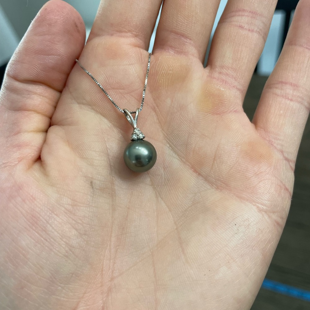 Pearl Necklace - Picture 6 of 10
